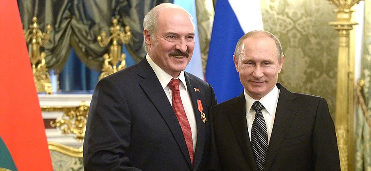 Lukashenko and Putin shake hands