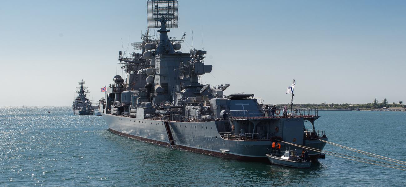 Russian naval ships Kerch and Smetlivyy.