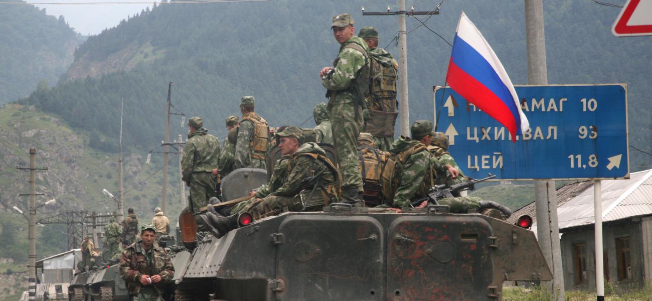 Russian troops heading to Georgia, 2008